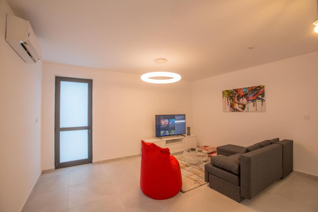 Colour Residences Протарас Екстериор снимка