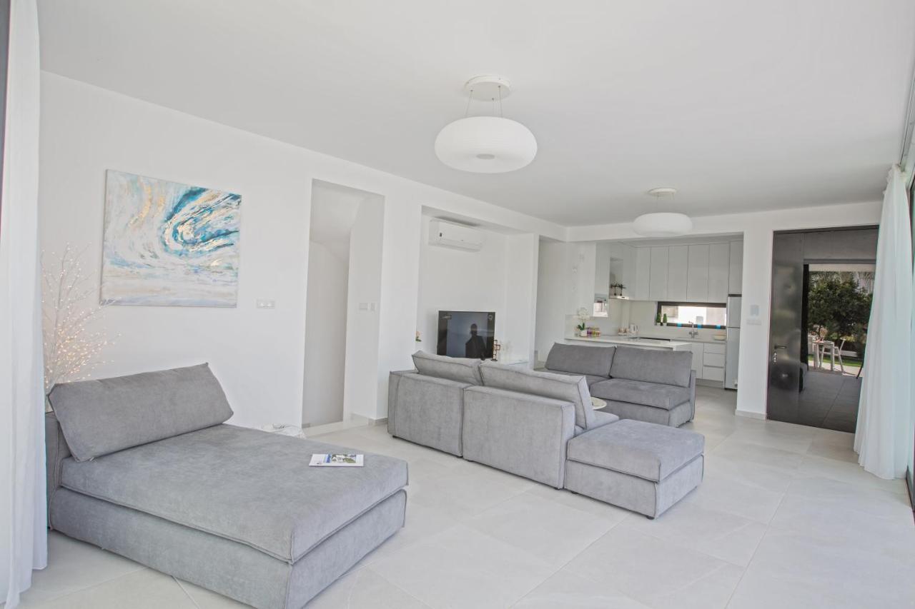 Colour Residences Протарас Екстериор снимка