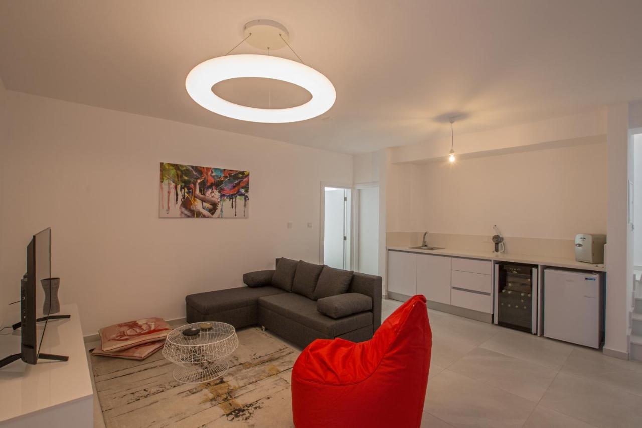 Colour Residences Протарас Екстериор снимка